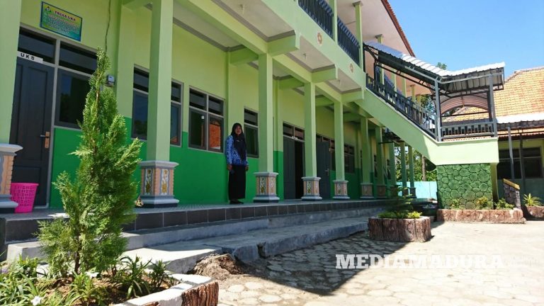 Melihat Gedung SDN Banyuanyar 2 Sampang yang Terus Bersolek