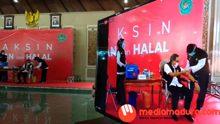 Melihat Bupati Pamekasan Divaksin Covid-19