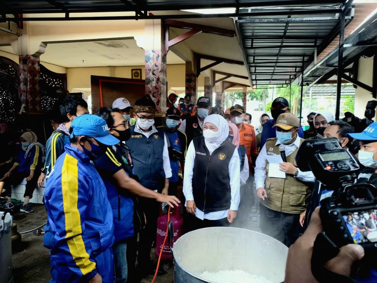 Gubernur Jatim Tinjau Korban Banjir di Pamekasan