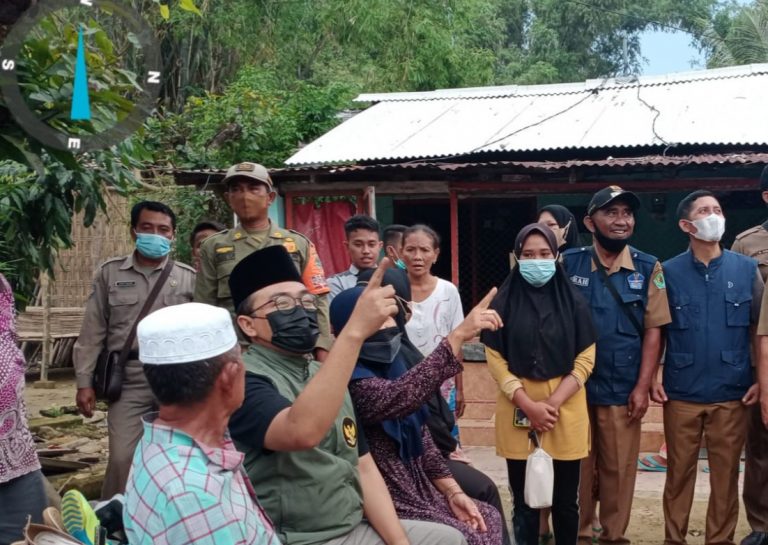 Pasca Banjir di Pamekasan, Mas Tamam Janji Bantu Rumah Warga yang Roboh