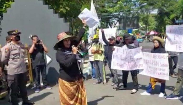 Demonstran Tak Ingin Penyelewengan Pupuk Dinikmati Kalangan Elit