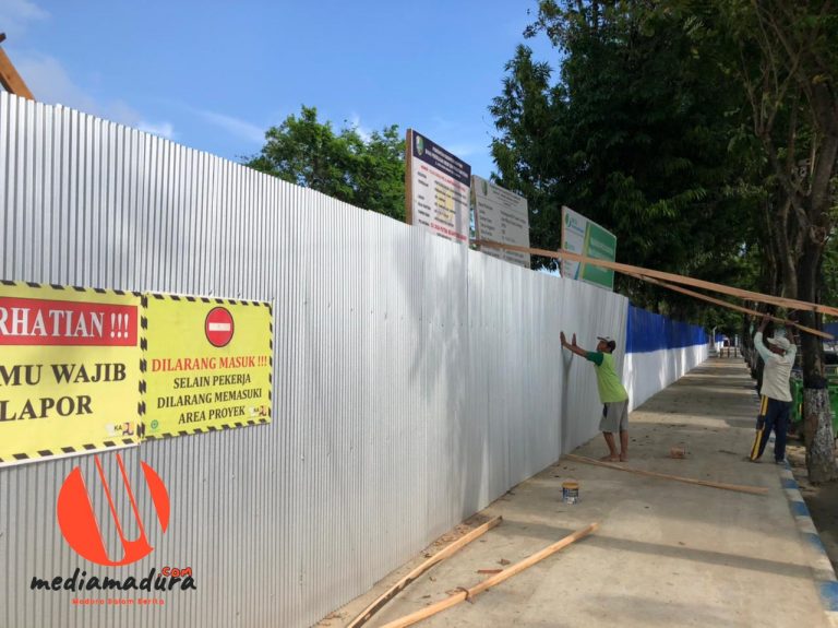 Pagar Seng Proyek Rp 24 Miliar Mudah Roboh