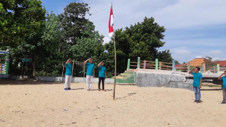 AJS Bermalam Dirikan Tenda, Pagi Kibarkan Bendera Merah Putih