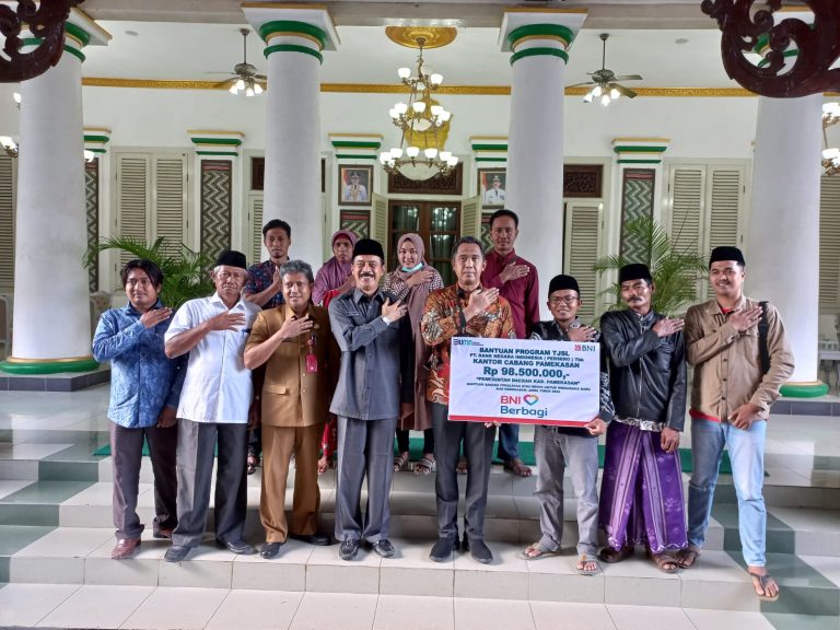 BNI Berbagi, Salurkan CSR Sarana UMKM dan Sumur Bor Untuk Masyarakat Pamekasan dan Sampang