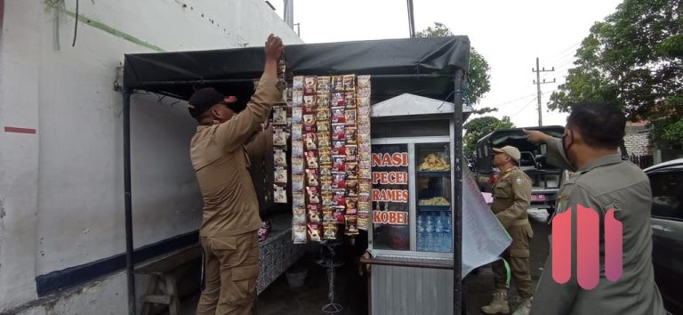 Satpol PP Sampang Tertibkan Warung Makan Saat Ramadan