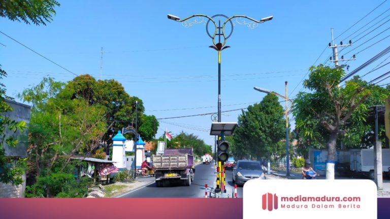 Ruas Jalan Nasional di Sampang Menyempit Akibat Pembatas PJU
