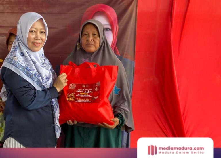 Hj. Ansari Salurkan 1000 Paket Sembako dari Kemensos