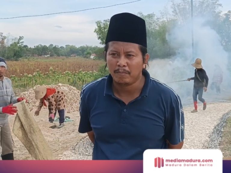 Pengusaha di Sampang Ini Bangun Jalan dan Aliran Listrik Desa Habiskan Miliaran