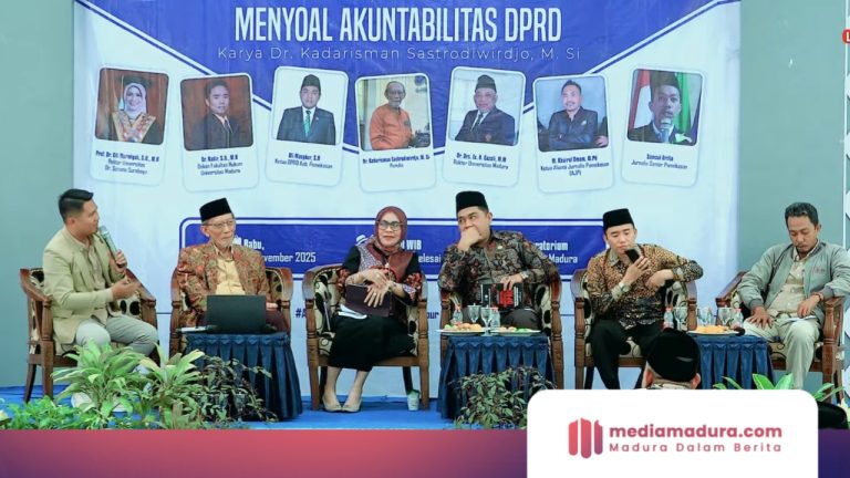 AJP Rayakan 17 Tahun dengan Bedah Buku dan Temu Jurnalis se-Madura di UNIRA