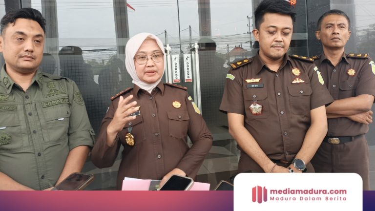 Kajari Sampang Dibawa Kejaksaan Agung