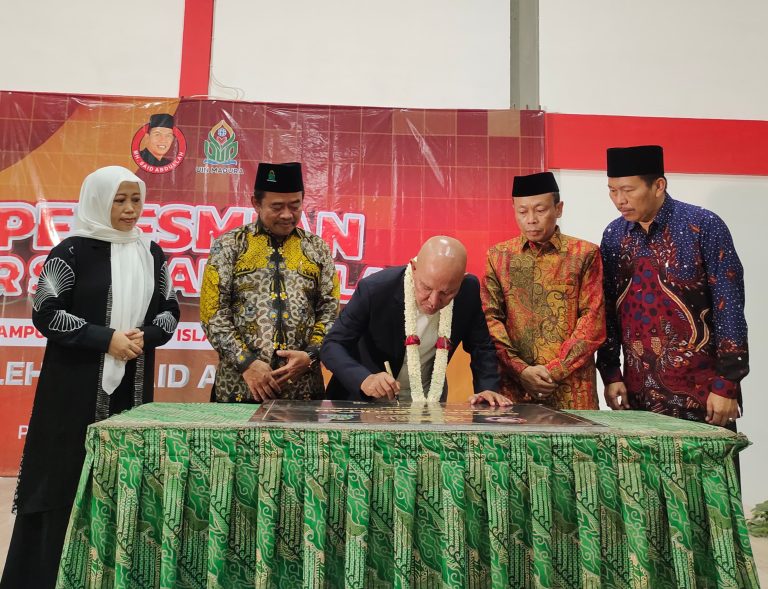 MH. Said Abdullah Bantu untuk Penghijauan Kampus UIN Madura Senilai Rp 1 Miliar