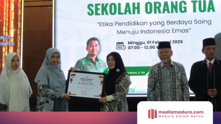 Dari Garasi Rumah hingga Lembaga Unggulan, Kisah Hj. Ansari dan Al-Uswah Pamekasan