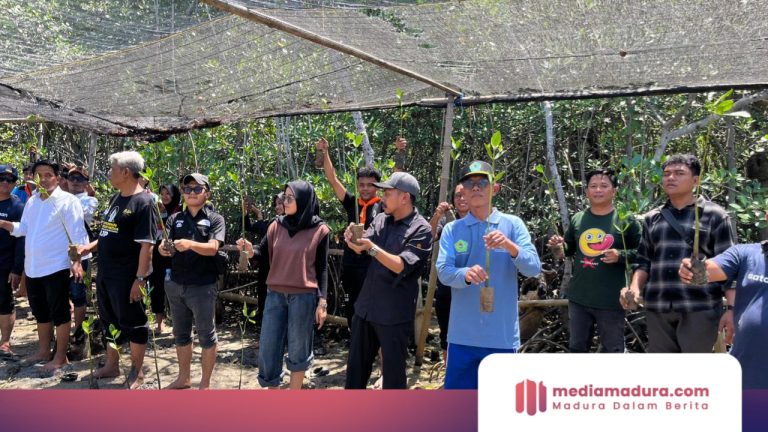 Peduli Lingkungan, AJP Turun Langsung Tanam Ribuan Mangrove hingga Lepas Burung di Pesisir Pamekasan