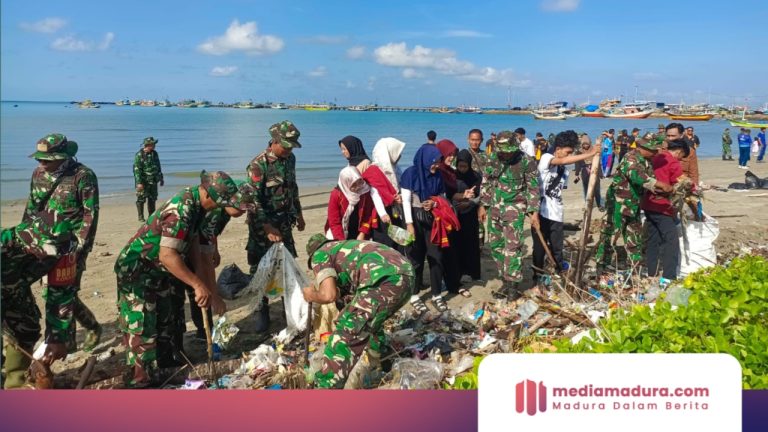 TNI dan Mahasiswa Bersih-bersih Pantai Branta, Jaga Pesisir Pamekasan Tetap Lestari