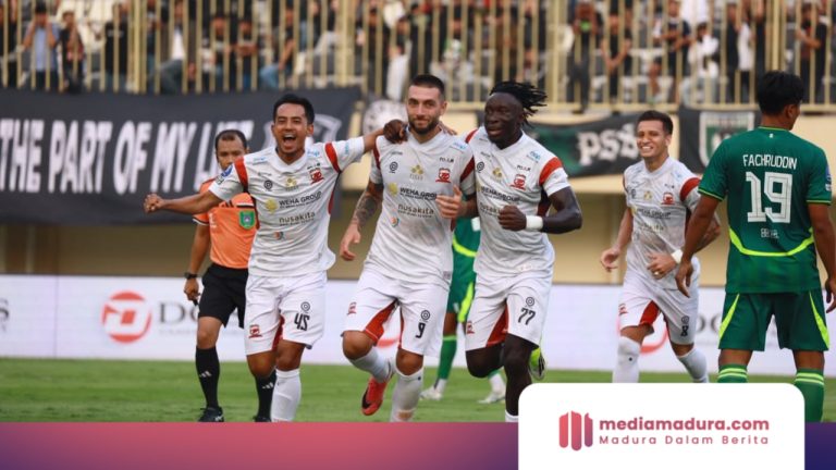 Gol Spektakuler dari Tengah Lapangan, Mitkov Bawa Madura United Hajar PSS Sleman