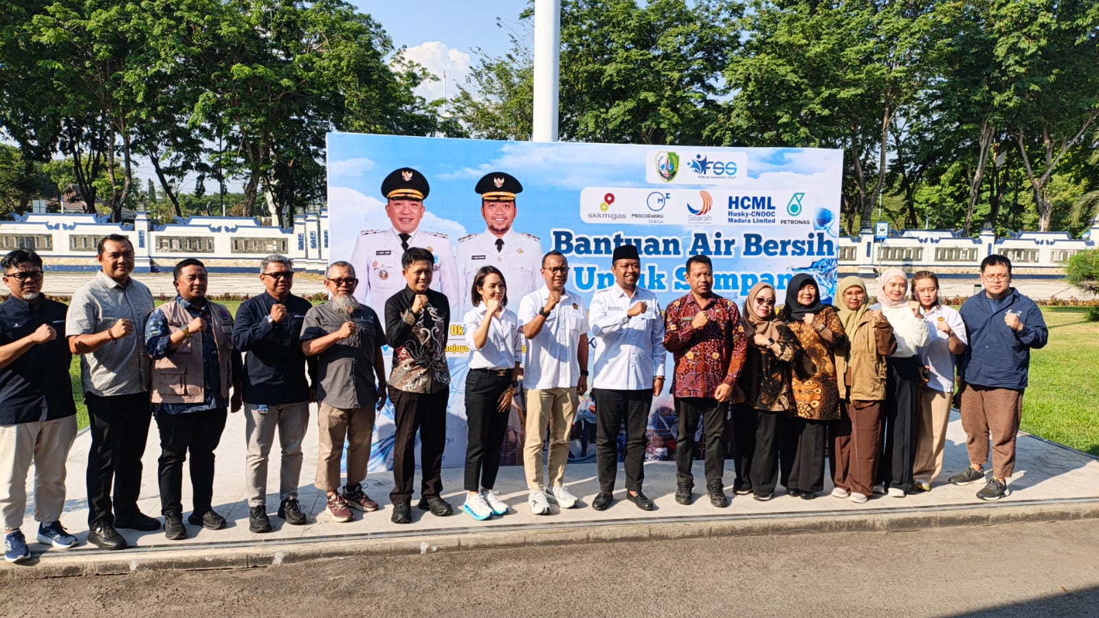 SKK Migas dan Searah Kirim Air Bersih Bantu Desa Kekeringan di Sampang