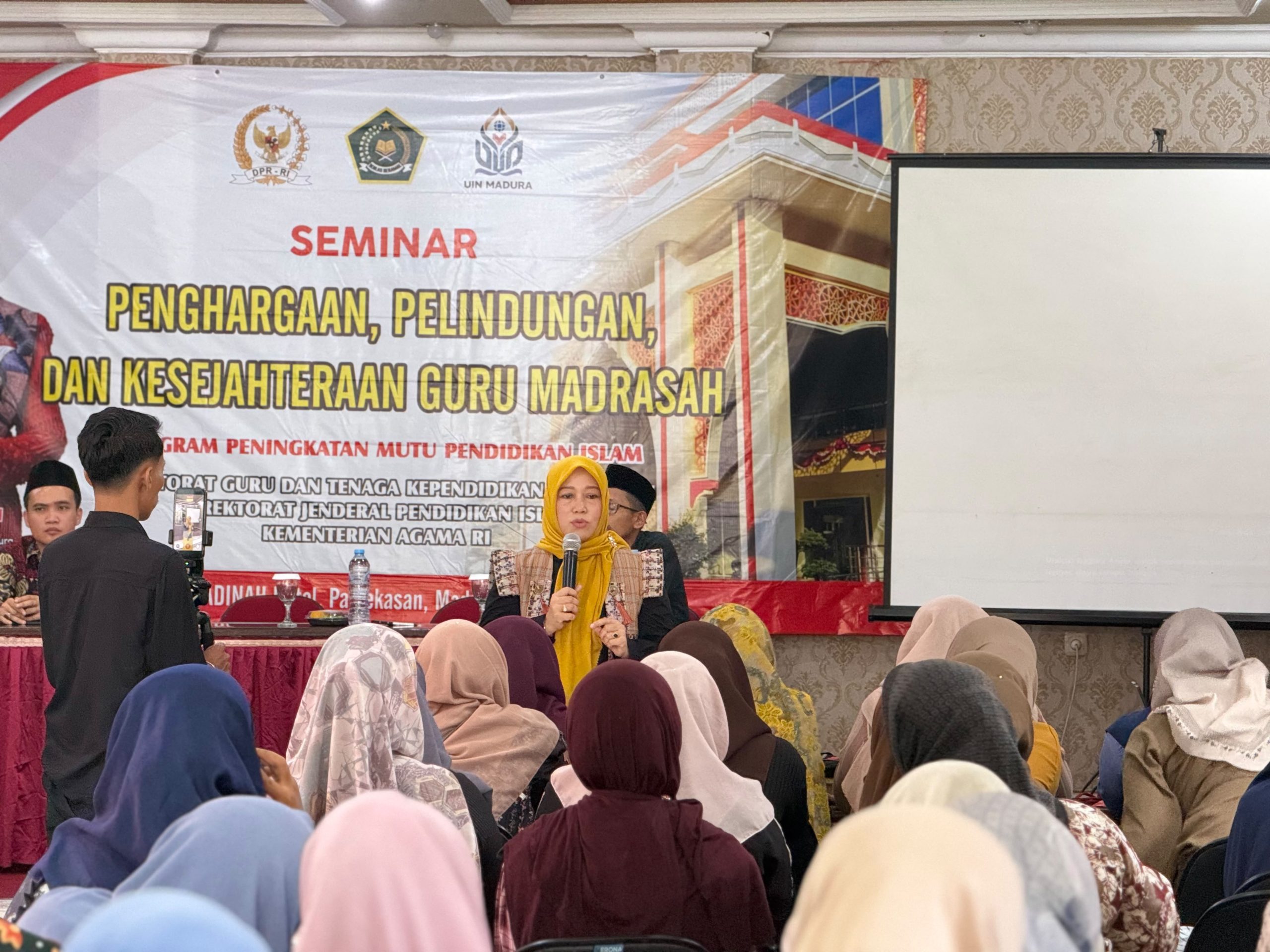 Di Hadapan Hj. Ansari, Guru Madin Itu Menumpahkan Rintihan Hati Setelah 31 Tahun Mengabdi